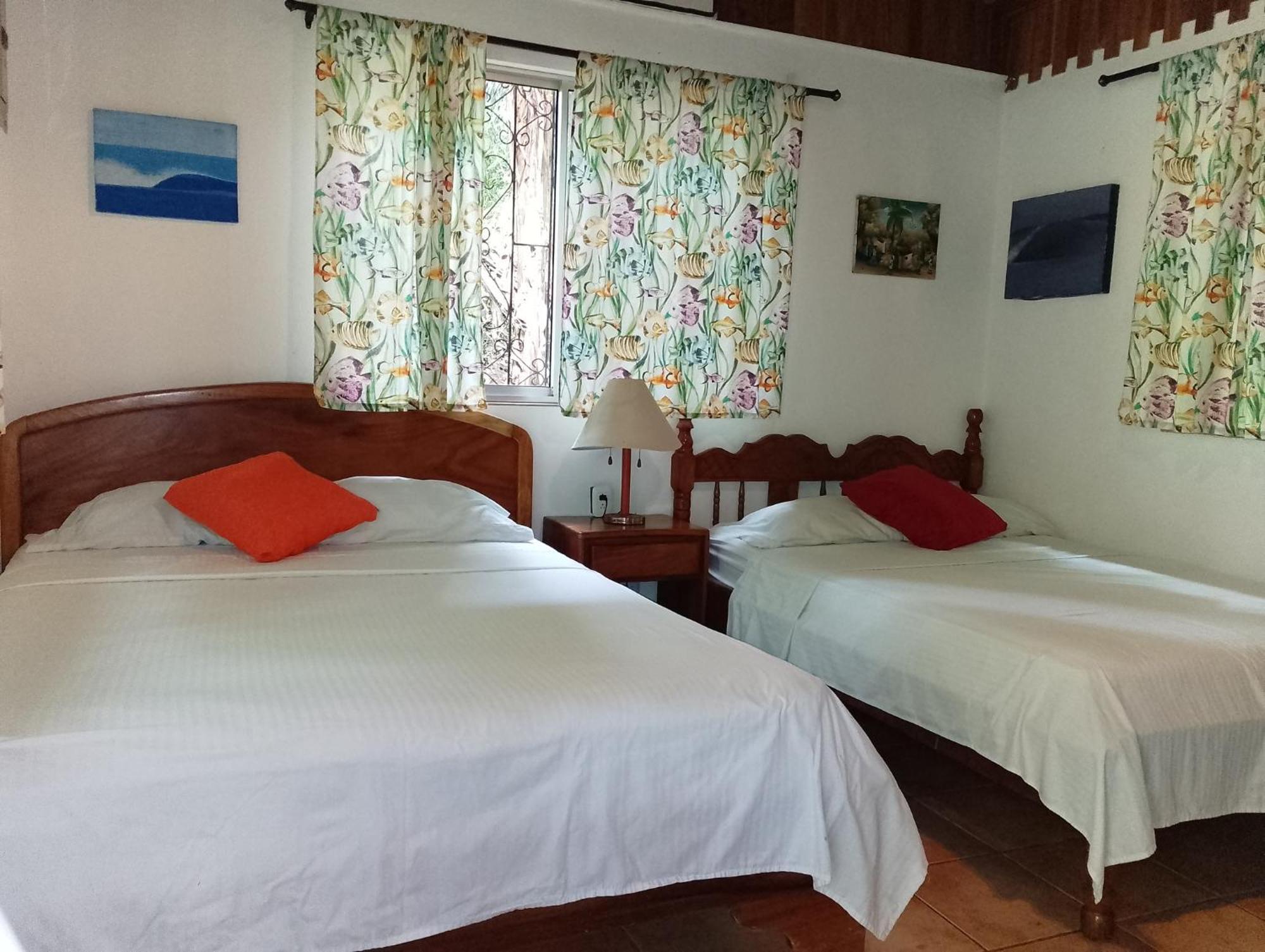 Hotel Mal Pais Surf Camp Playa Santa Teresa  Exterior foto
